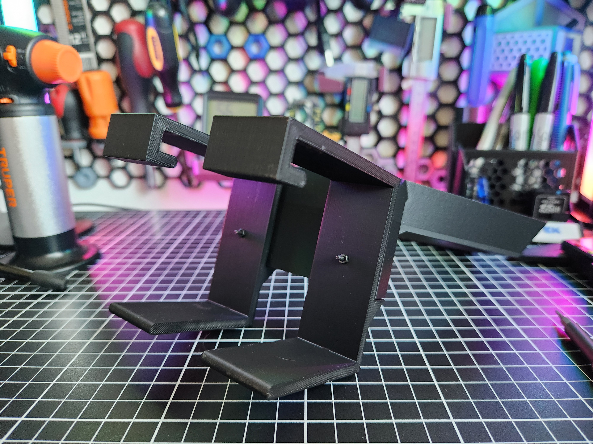 Soporte para monitor impreso en 3D